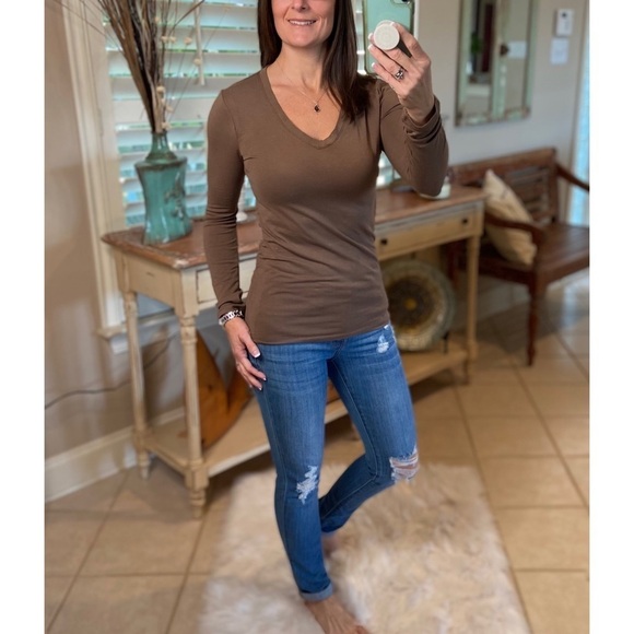 ❤️‍🔥V-Neck Stretchy Cotton Long Sleeve Top Mocha 1320 - Picture 1 of 5